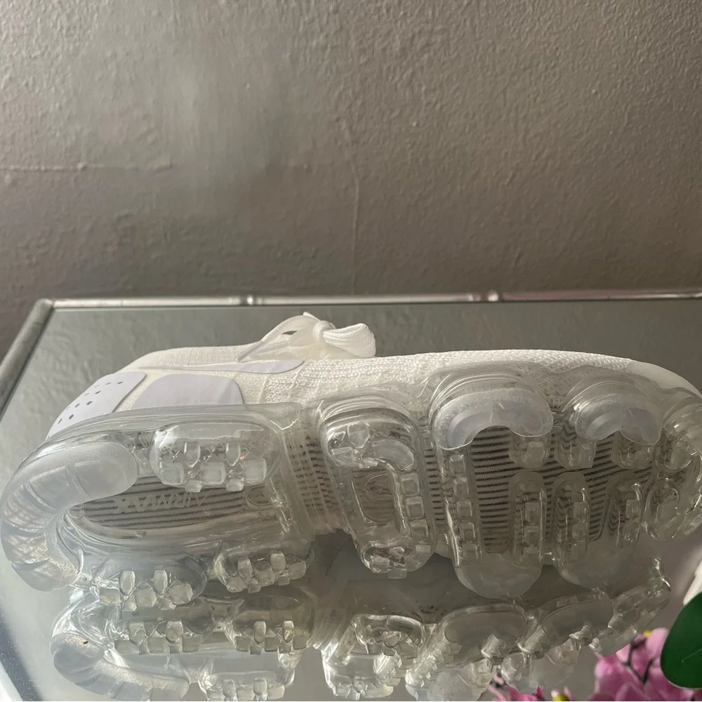 Nike VaporMax Flyknit Athletic Sneakers - White - Picture 5 of 6